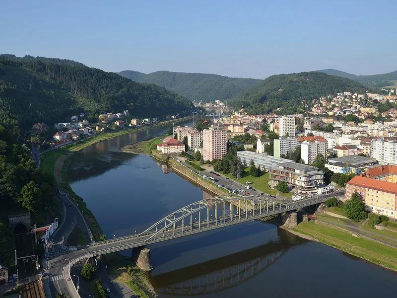 Děčín short-term rental market