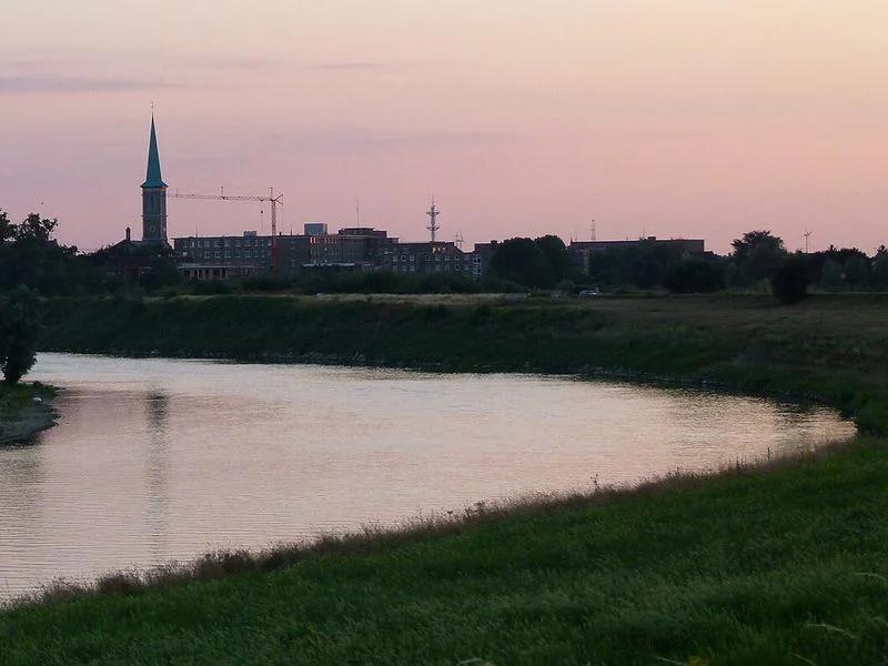 Maaseik short-term rental market