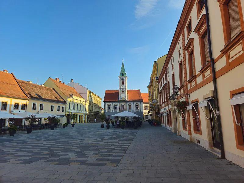 Varaždin short-term rental market