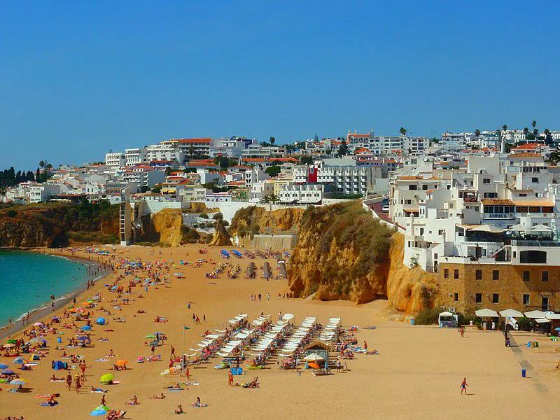 Albufeira short-term rental market