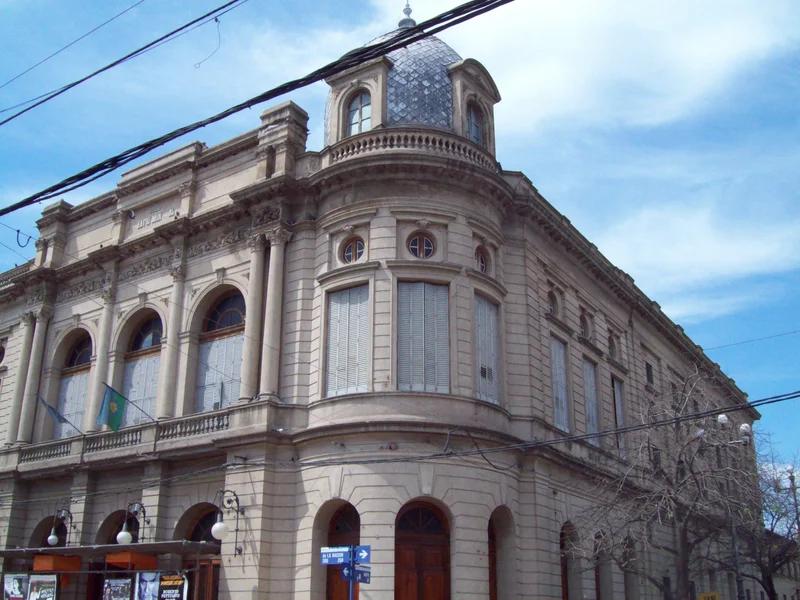 San Nicolás de los Arroyos short-term rental market