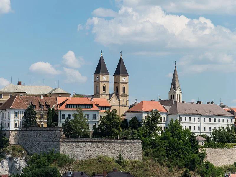 Veszprém short-term rental market
