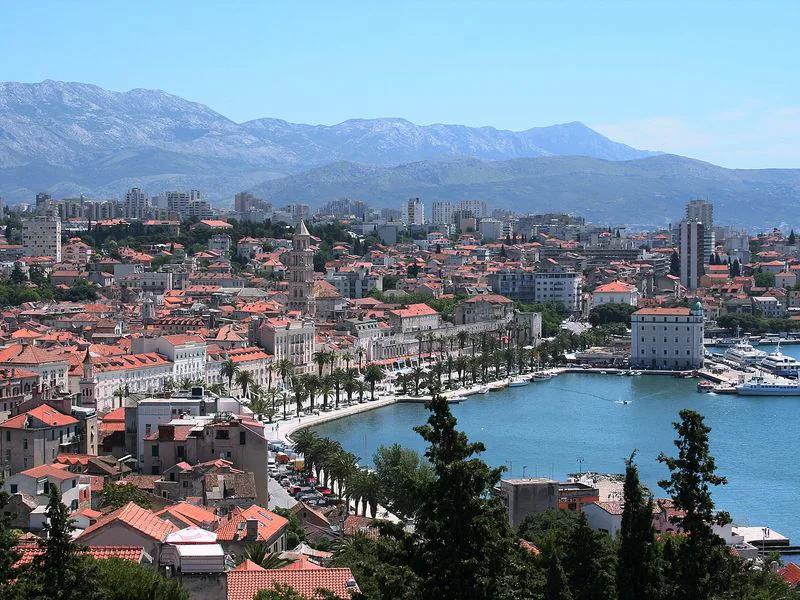 Split short-term rental market